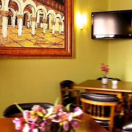 Hostal Los Guerreros Toledo Exterior photo