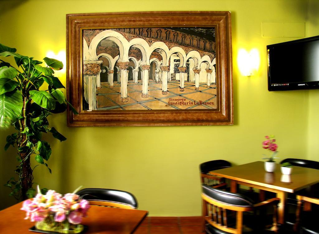 Hostal Los Guerreros Toledo Exterior photo