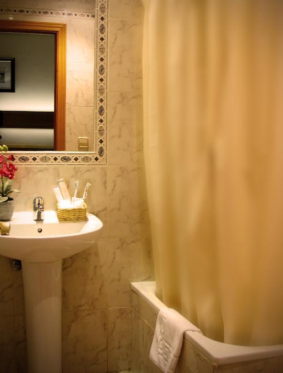 Hostal Los Guerreros Toledo Room photo